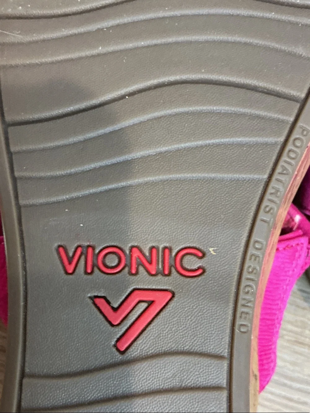 Vionic Pepper Ruched Hot Pink Wedge Sandals Velcro Closure Gold Hardware Sz 7